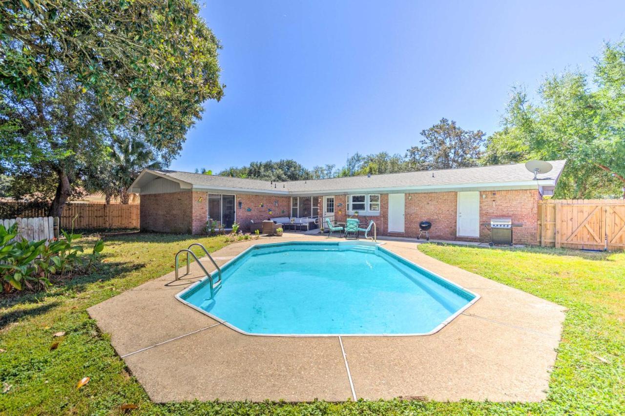 Holiday home Family With Private Pool And Fenced Yard!
