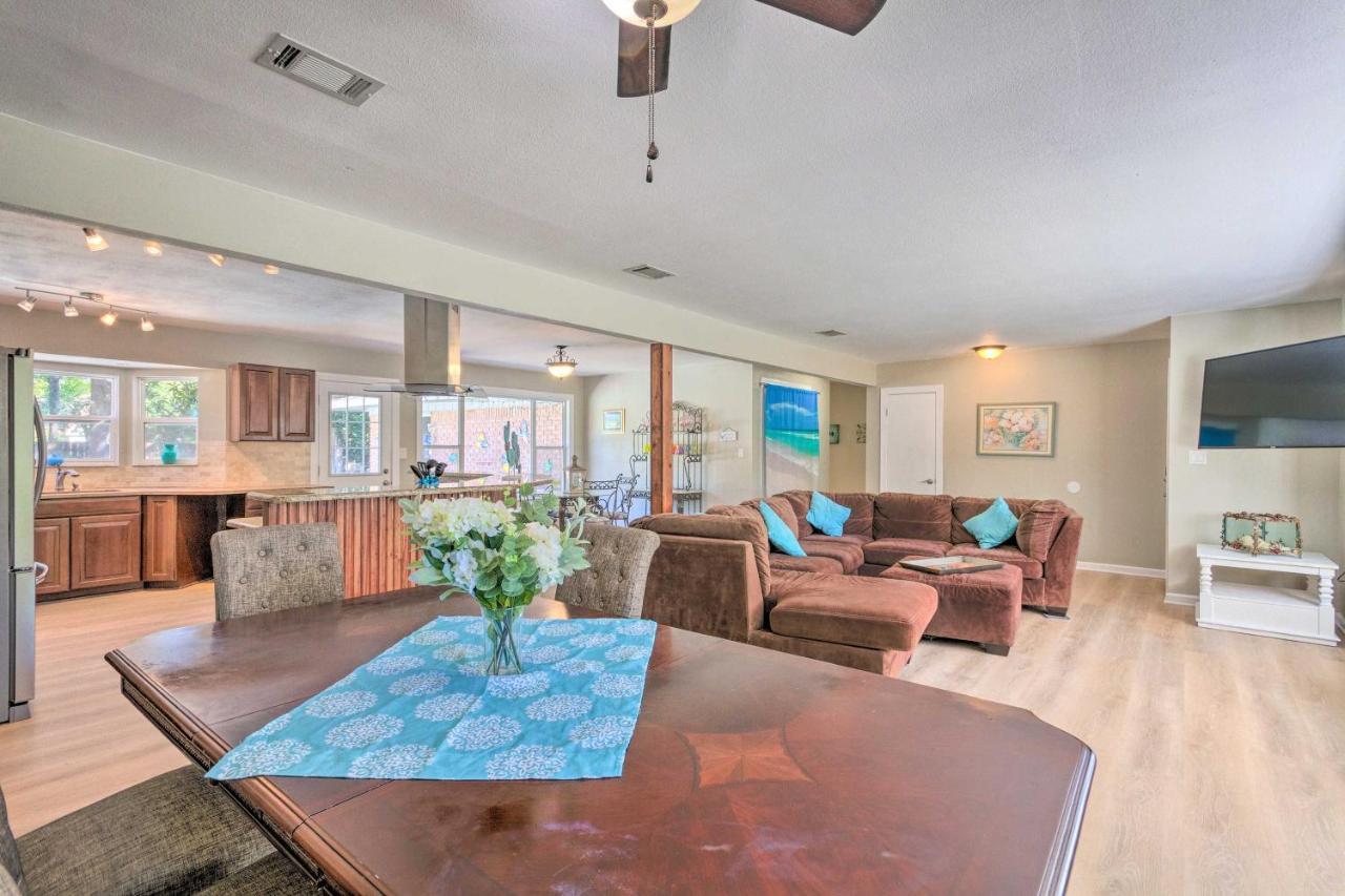 Family With Private Pool And Fenced Yard! *