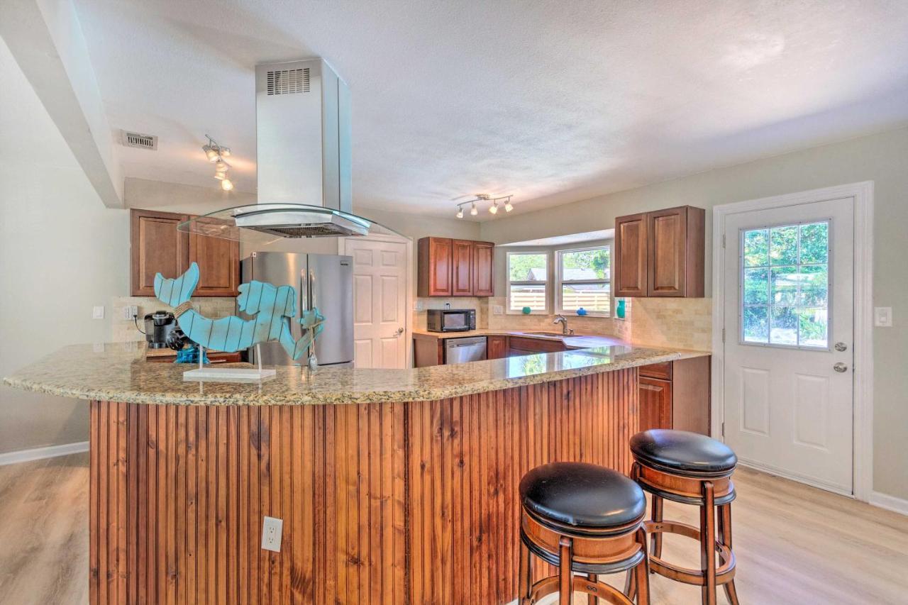 Family With Private Pool And Fenced Yard! *
