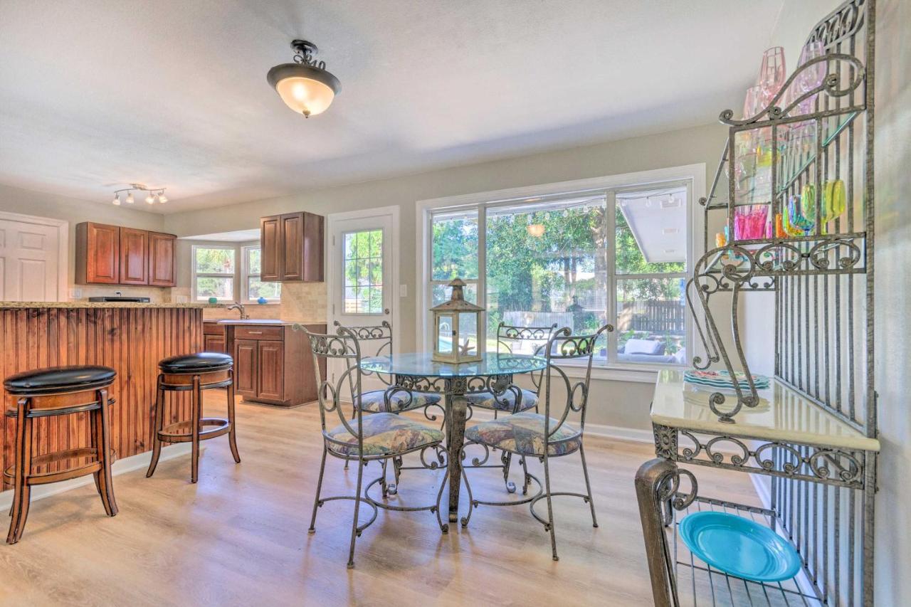 Family With Private Pool And Fenced Yard!