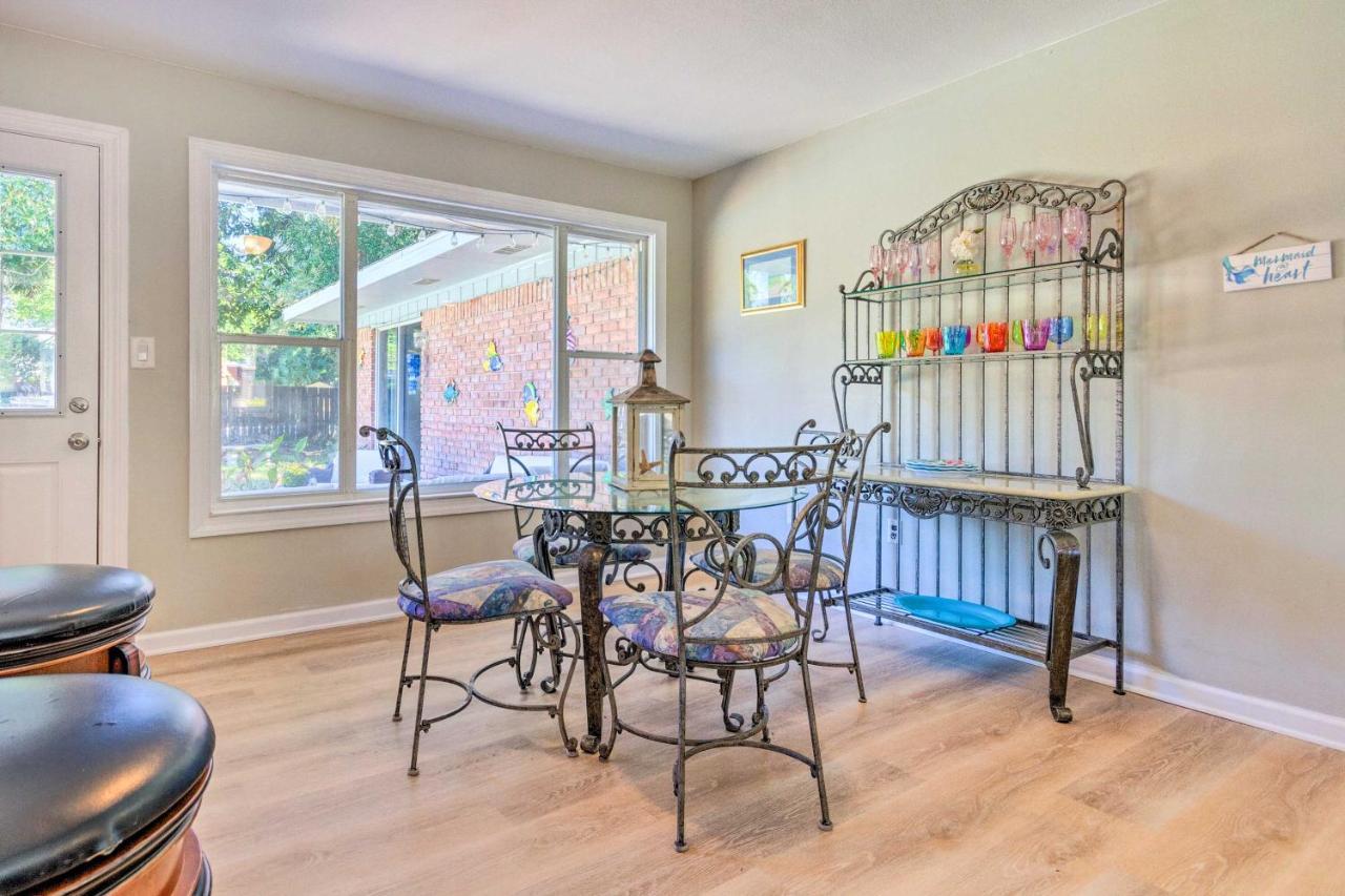 Family With Private Pool And Fenced Yard!