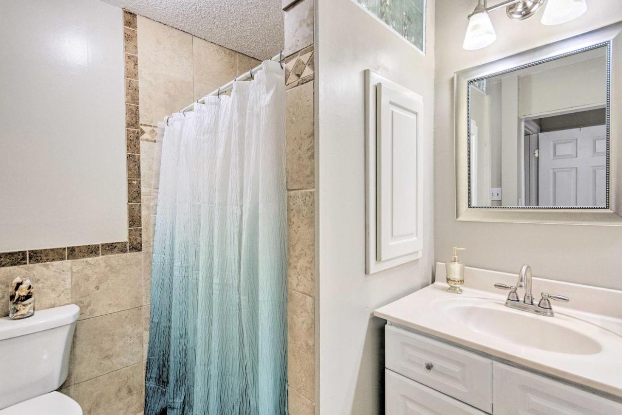 Family With Private Pool And Fenced Yard!