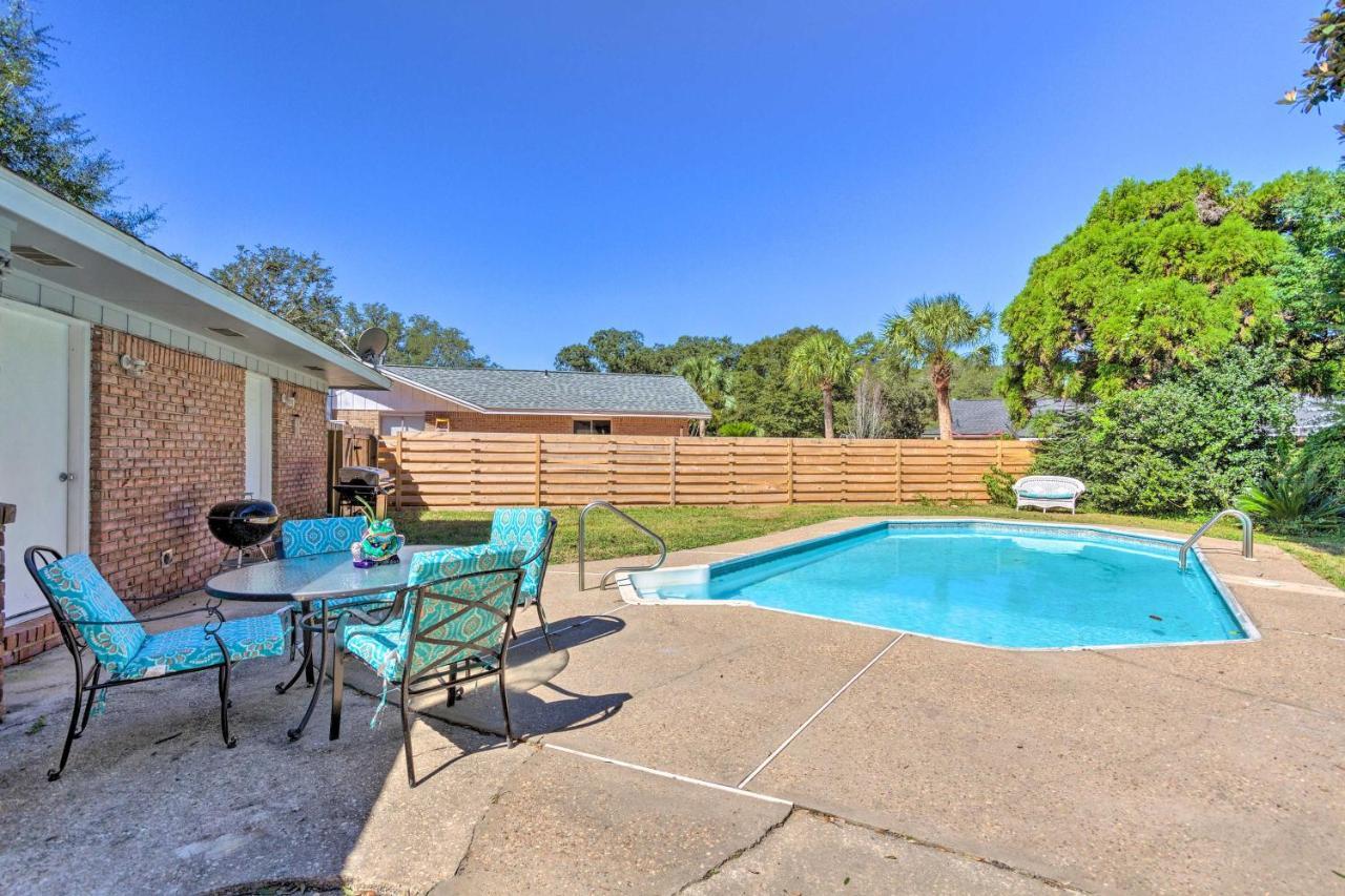 Family With Private Pool And Fenced Yard!