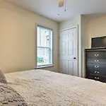 Fort Walton Beach Condo Walk To Local Beach!