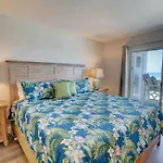 El Matador 457 - Gulf Front With Beautiful Views Of The Gulf And Pool