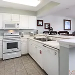 Pi 304 - Beachfront Condo - Sleeps 6 - Beach Service - Great Family Getaway!