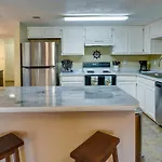Breezy Fort Walton Townhome About 5 Mi To Beach!