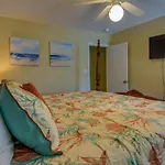 Breezy Fort Walton Townhome About 5 Mi To Beach!