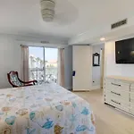 El Matador 539 - Third Floor Unit