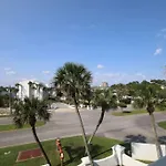 El Matador 539 - Third Floor Unit