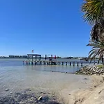 One Bedroom Loft, Very Close To Beach And Downtown