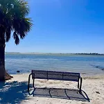 One Bedroom Loft, Very Close To Beach And Downtown