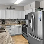 Ip612-Beachfront 2 Bed With Free Beach Service!