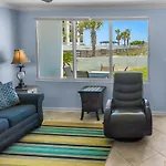 Is7-Cozy 2 Bed Beachfront-Walk Out To The Beach!