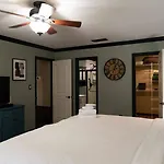 Cozy Coastal Haven-Private Pool & Outdoor Kitchen