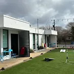 Livin Right Sail Loft: Pickleball, Basketball, Close 2 The Fun!