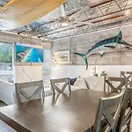 Livin Right Surf Loft: Pickleball, Basketball, Close To The Fun