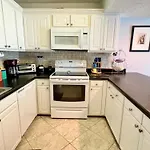 Beachfront Aqua Villa 403! Free Activities Included!