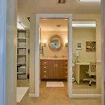 Elegant Spacious Beachfront, Free Seasonal Beach Service, Huge Lanai