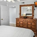 Is9-Cozy Upstairs Beachfront Condo - King Beds