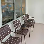 Is9-Cozy Upstairs Beachfront Condo - King Beds