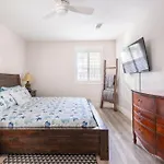Paradise Living-Pool, Sauna, Grill, 5 Bedrooms!