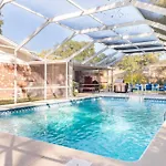 Paradise Living-Pool, Sauna, Grill, 5 Bedrooms!
