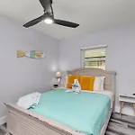 Memorial House - Ping Pong, Grill, Arcade, Beach!