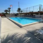 Elegant Spacious Beachfront, Free Seasonal Beach Service, Huge Lanai
