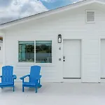 Beachfront Stay With Pool Access Bluefish 4