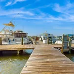 Pirates Bay A410