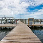 Cozy Bayfront Condo