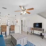 Beach Please, Townhome, Sleeps 4, Free Activities Included!