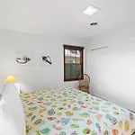 Little Beach House, Single Family Home, Sleeps 8, Free Activities Included!