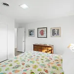 Little Beach House, Single Family Home, Sleeps 8, Free Activities Included!