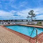 Palm Court Yacht Club 604 Sound View & Beach Access