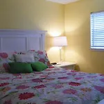 Island Winds 102 By Alicia Hollis Rentals Across The Beach
