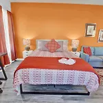 Coral Reef Beautifully Decorated And Close 2 Bch