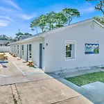 Coral Reef Beautifully Decorated And Close 2 Bch