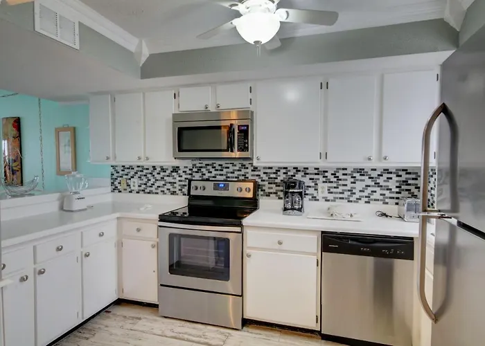 El Matador 451 - Walk Right Out To The Pool And The Beach!