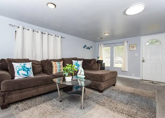 Chicago Avenue Cottage