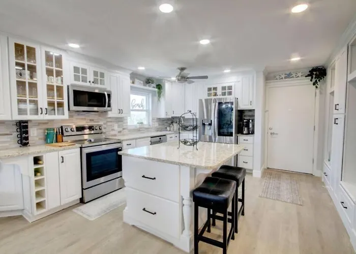 El Matador 539 - Third Floor Unit