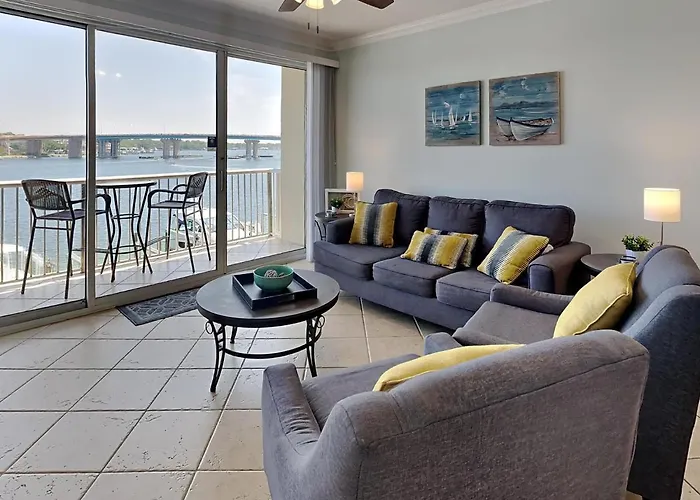 Palm Court Yacht Club #308