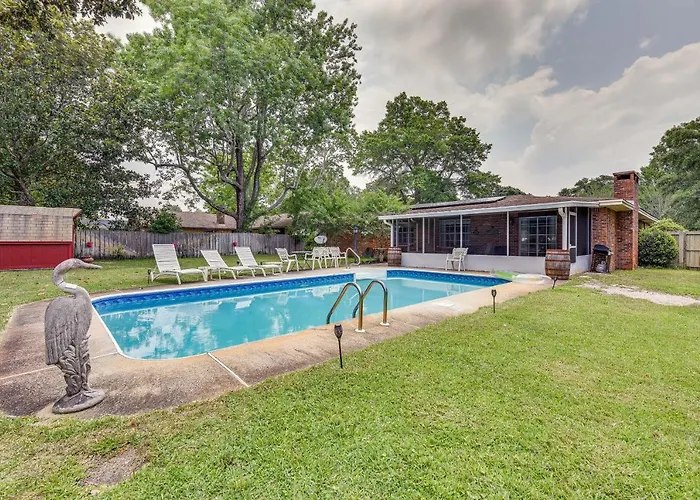 Pet-Friendly Fort Walton Beach Home With Pool