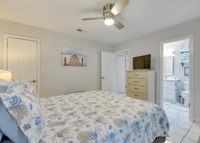 Fort Walton Beach Cottage With Patio And Hot Tub!