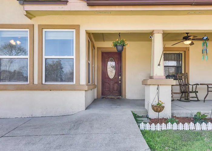 Pet-Friendly Fort Walton Beach Home 4 Mi To Ocean