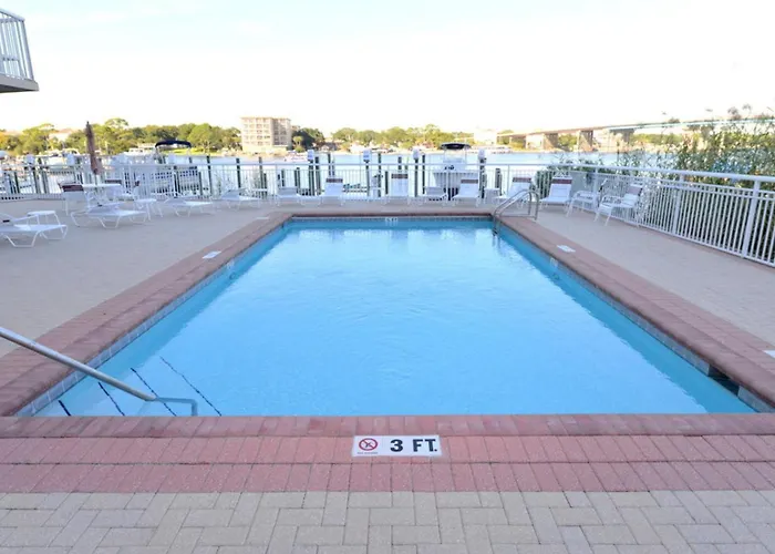 Palm Court Yacht Club