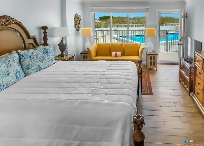 Cozy Studio Beachfront Condo - Romantic Getaway!