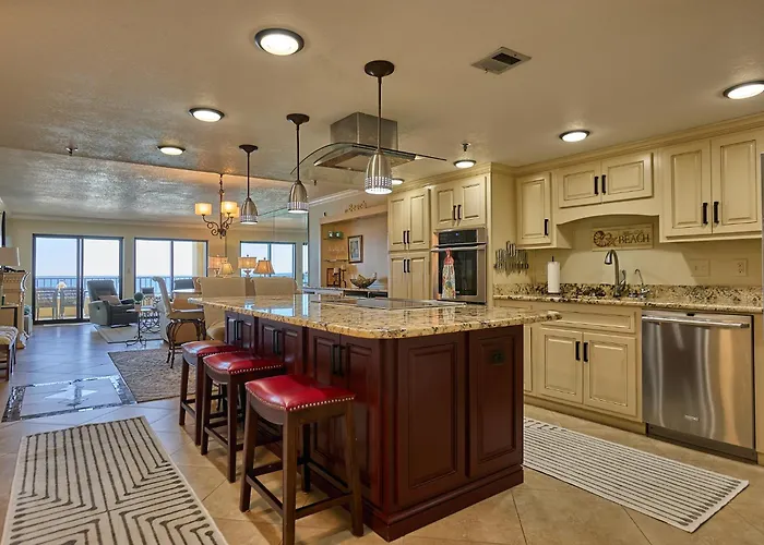 Elegant Spacious Beachfront, Free Seasonal Beach Service, Huge Lanai