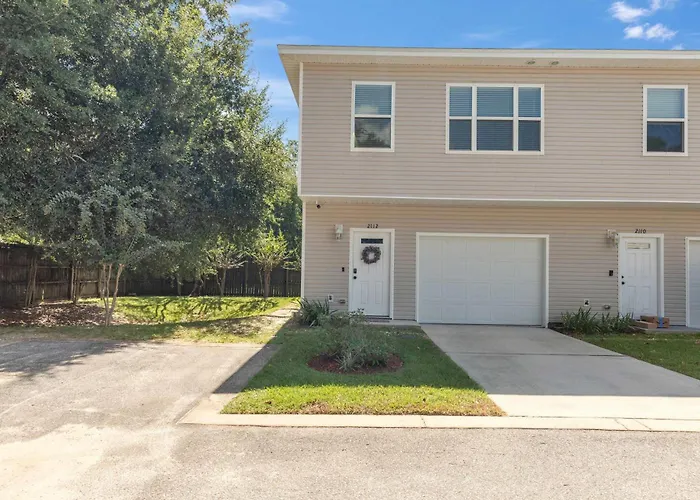 Owl\'S Nest - Cozy Townhome Close To Beaches, Attractions & More!